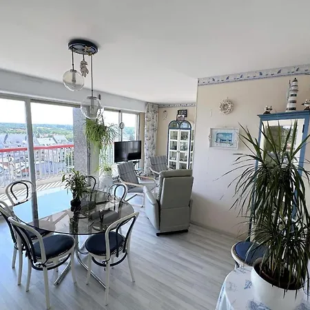 Апартаменты Bright Cocoon With 2 Balconies And Sea View