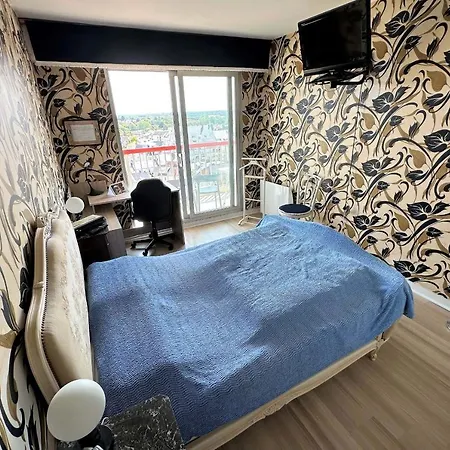 Апартаменты Bright Cocoon With 2 Balconies And Sea View Порнише