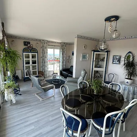 Bright Cocoon With 2 Balconies And Sea View Апартаменты *